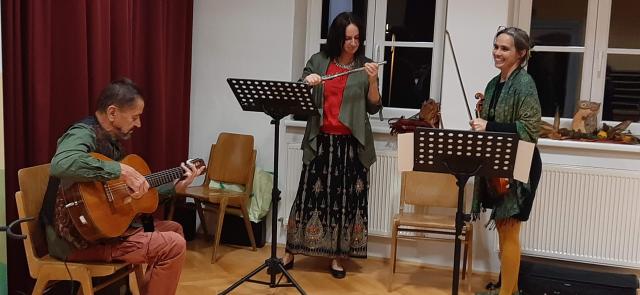 Band spielt Musik