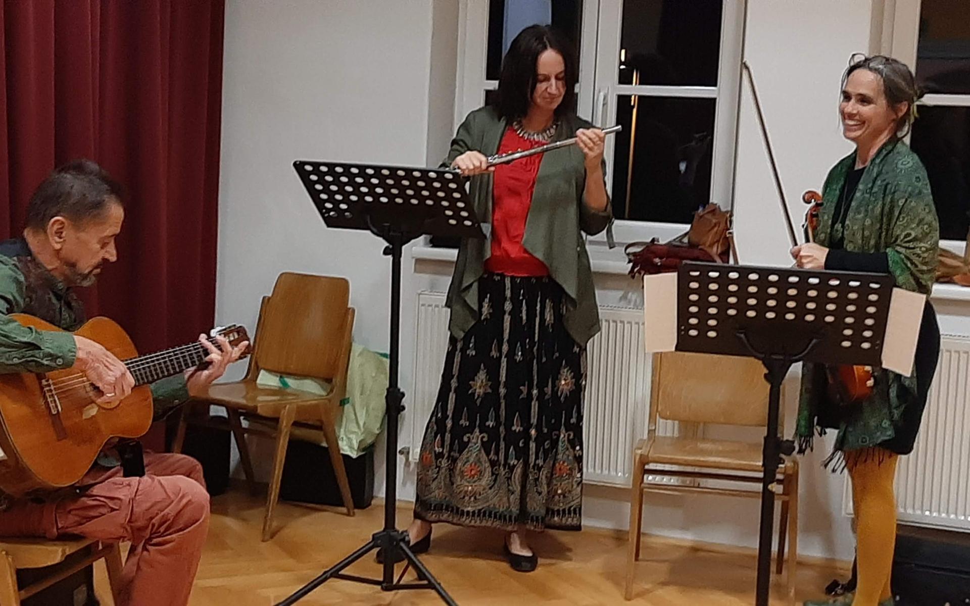 Band spielt Musik